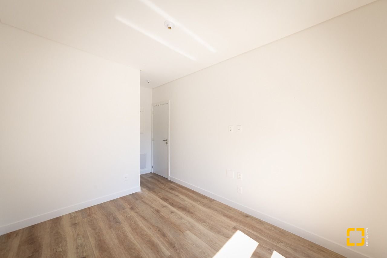 Apartamento com 96m², 4 quartos (sendo 2 suítes), 2 garagens, no bairro João Paulo em Florianópolis