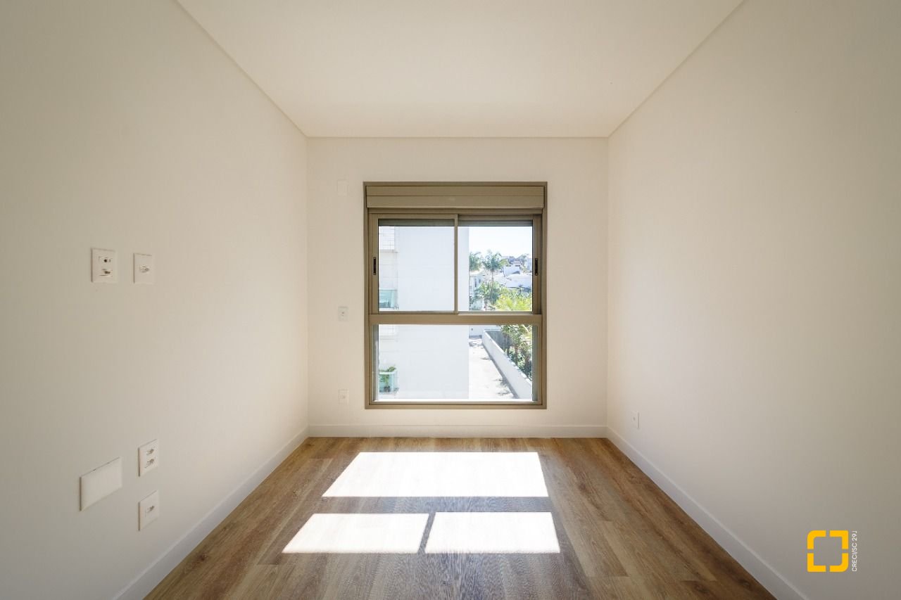 Apartamento com 96m², 4 quartos (sendo 2 suítes), 2 garagens, no bairro João Paulo em Florianópolis