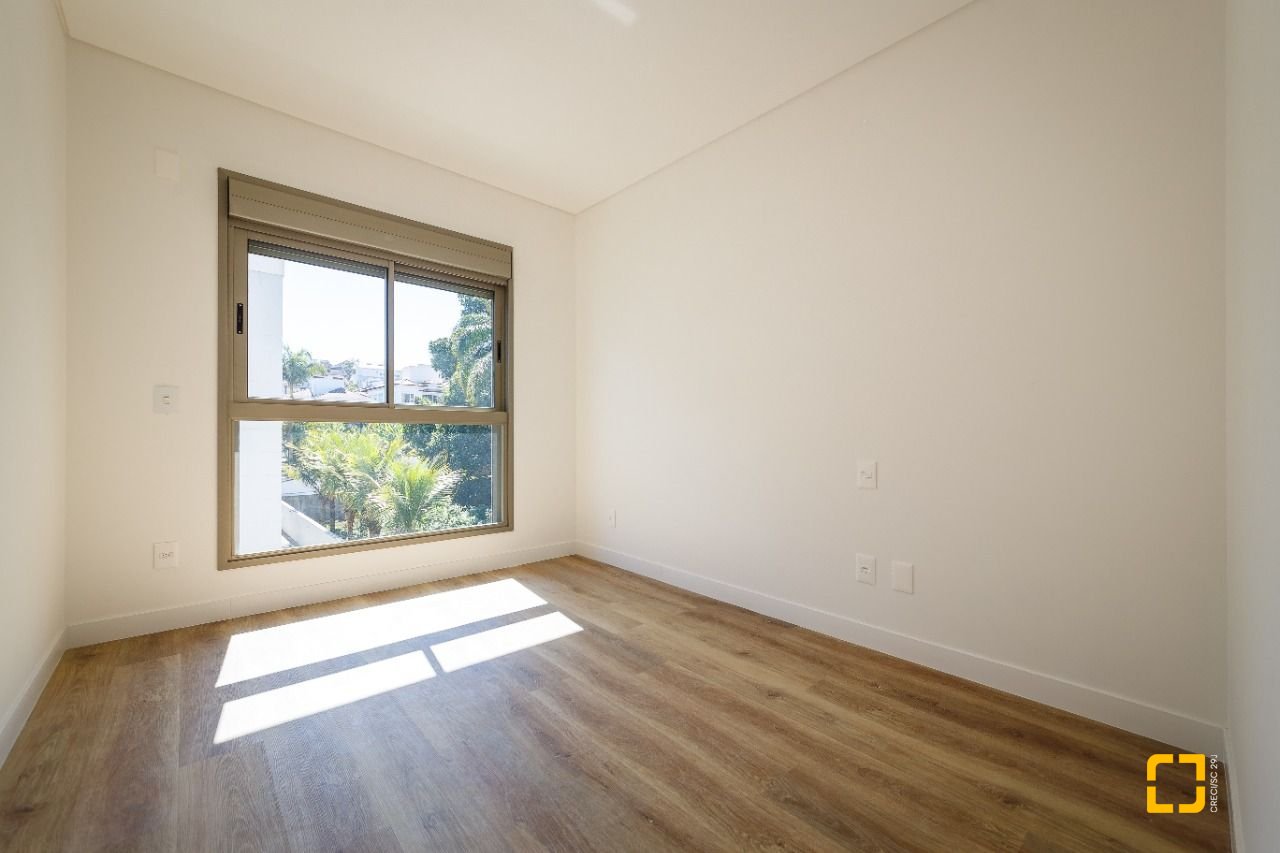 Apartamento com 96m², 4 quartos (sendo 2 suítes), 2 garagens, no bairro João Paulo em Florianópolis