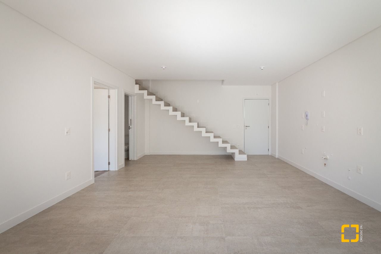 Apartamento com 96m², 4 quartos (sendo 2 suítes), 2 garagens, no bairro João Paulo em Florianópolis