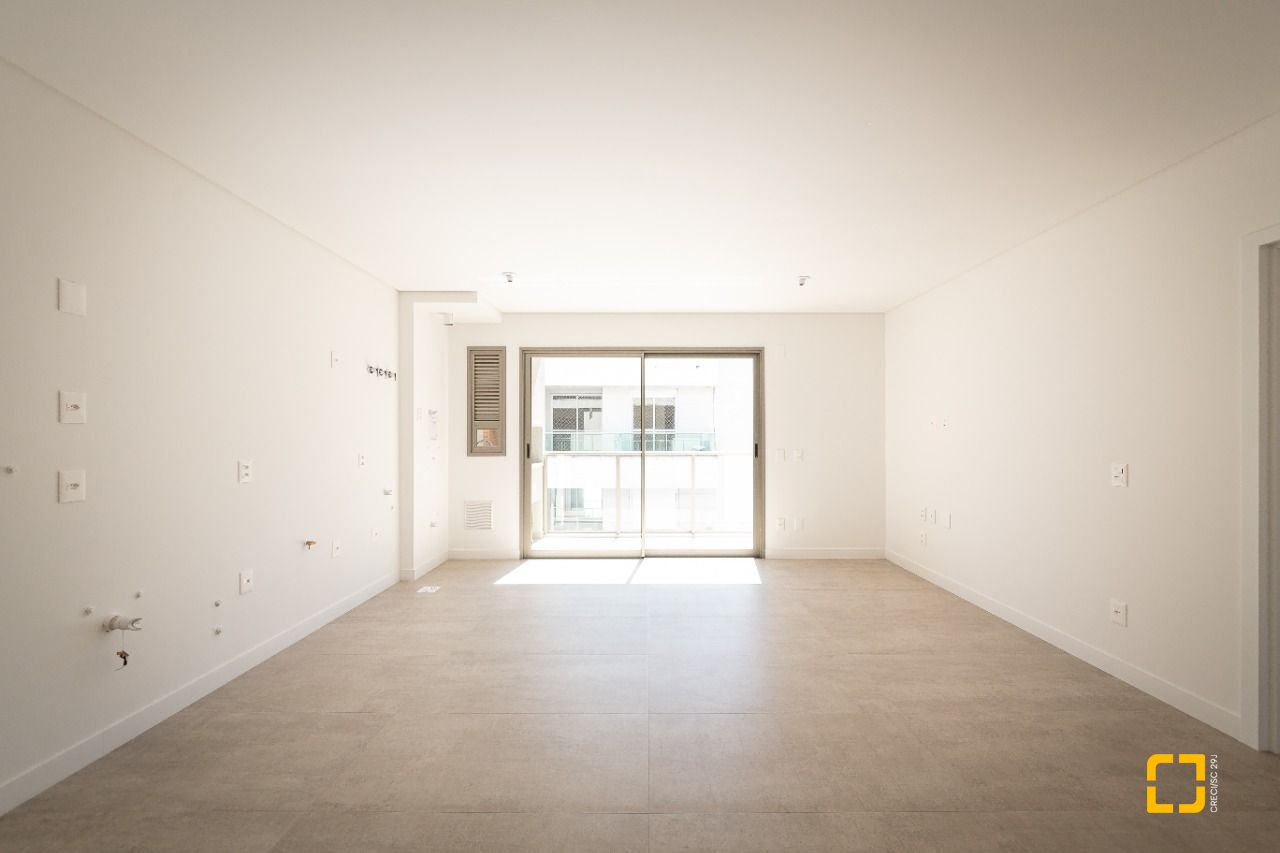Apartamento com 96m², 4 quartos (sendo 2 suítes), 2 garagens, no bairro João Paulo em Florianópolis