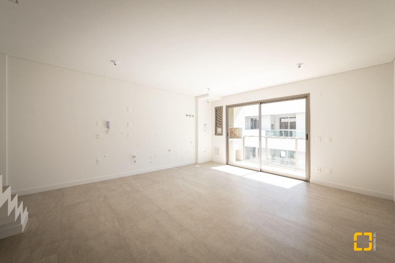 Apartamento com 96m², 4 quartos (sendo 2 suítes), 2 garagens, no bairro João Paulo em Florianópolis