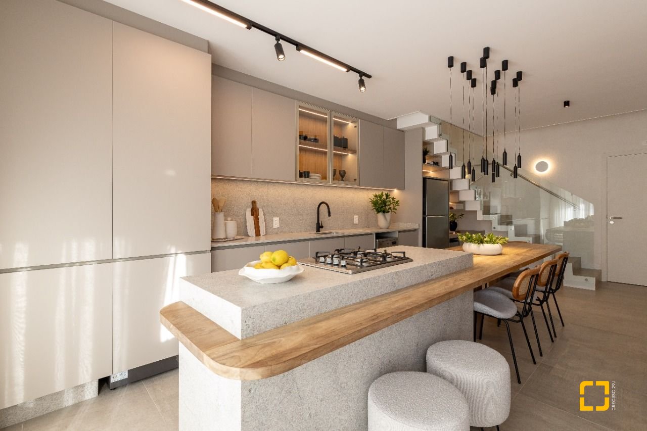 Apartamento com 106m², 4 quartos (sendo 2 suítes), 2 garagens, no bairro João Paulo em Florianópolis