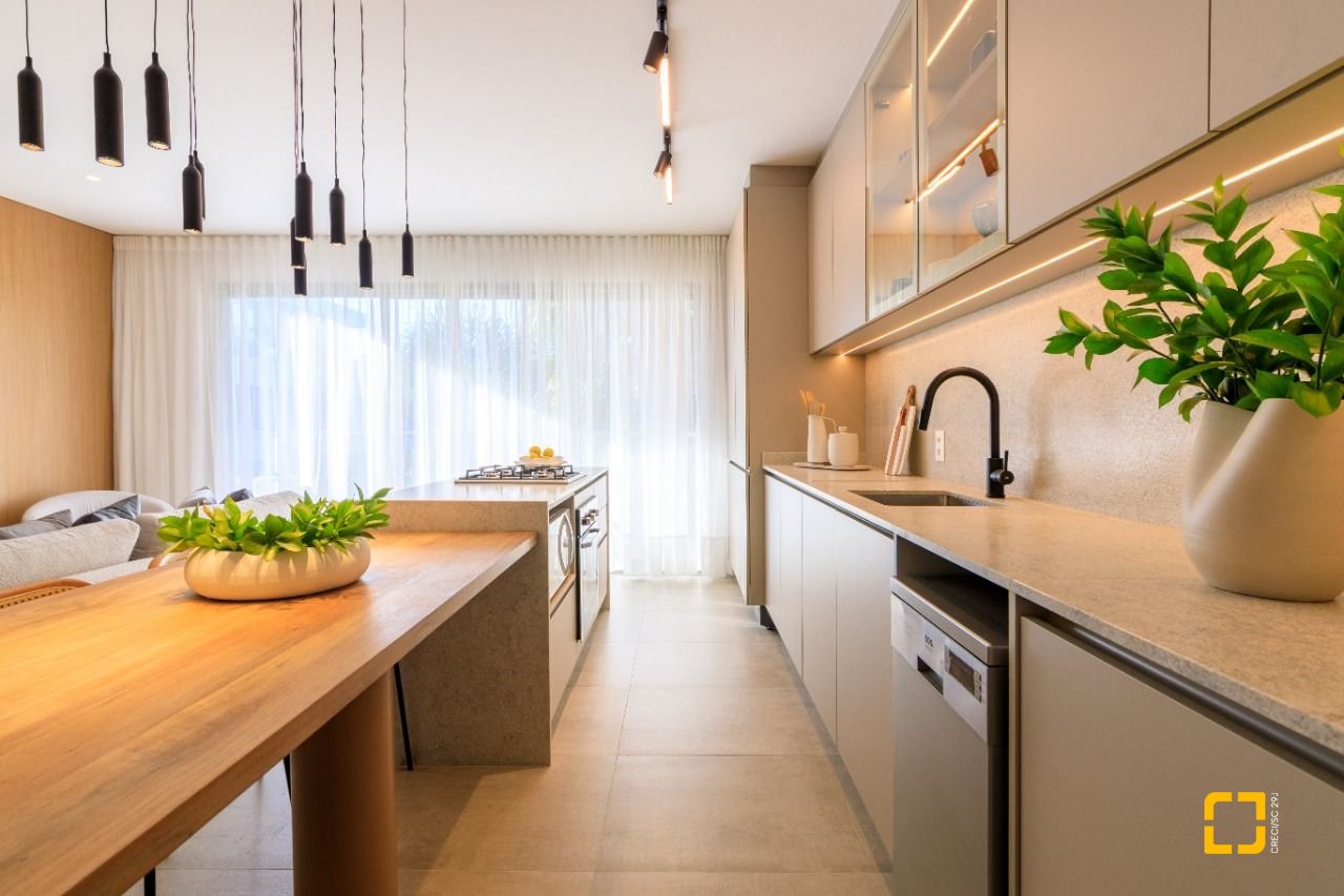 Apartamento com 106m², 4 quartos (sendo 2 suítes), 2 garagens, no bairro João Paulo em Florianópolis