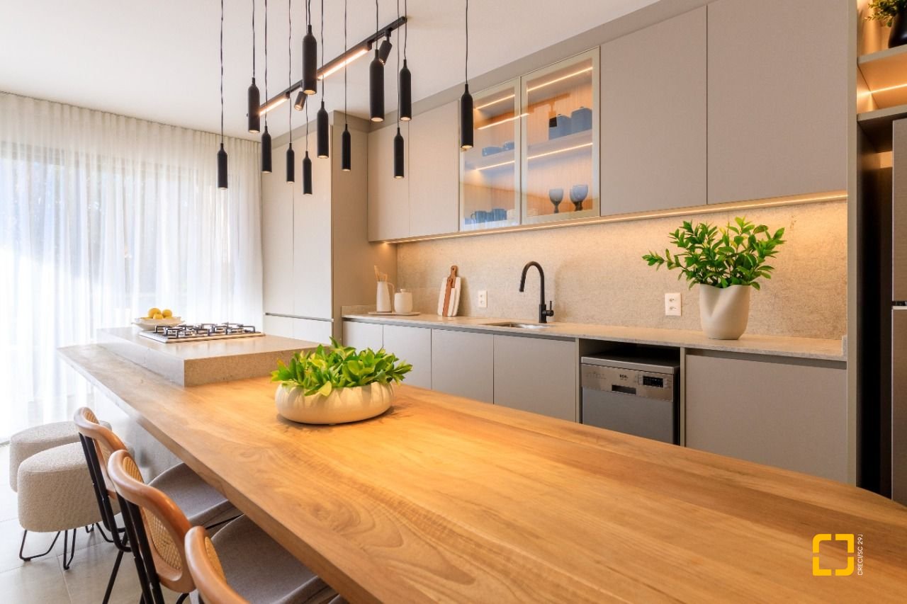 Apartamento com 106m², 4 quartos (sendo 2 suítes), 2 garagens, no bairro João Paulo em Florianópolis