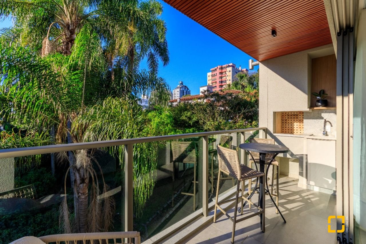 Apartamento com 106m², 4 quartos (sendo 2 suítes), 2 garagens, no bairro João Paulo em Florianópolis