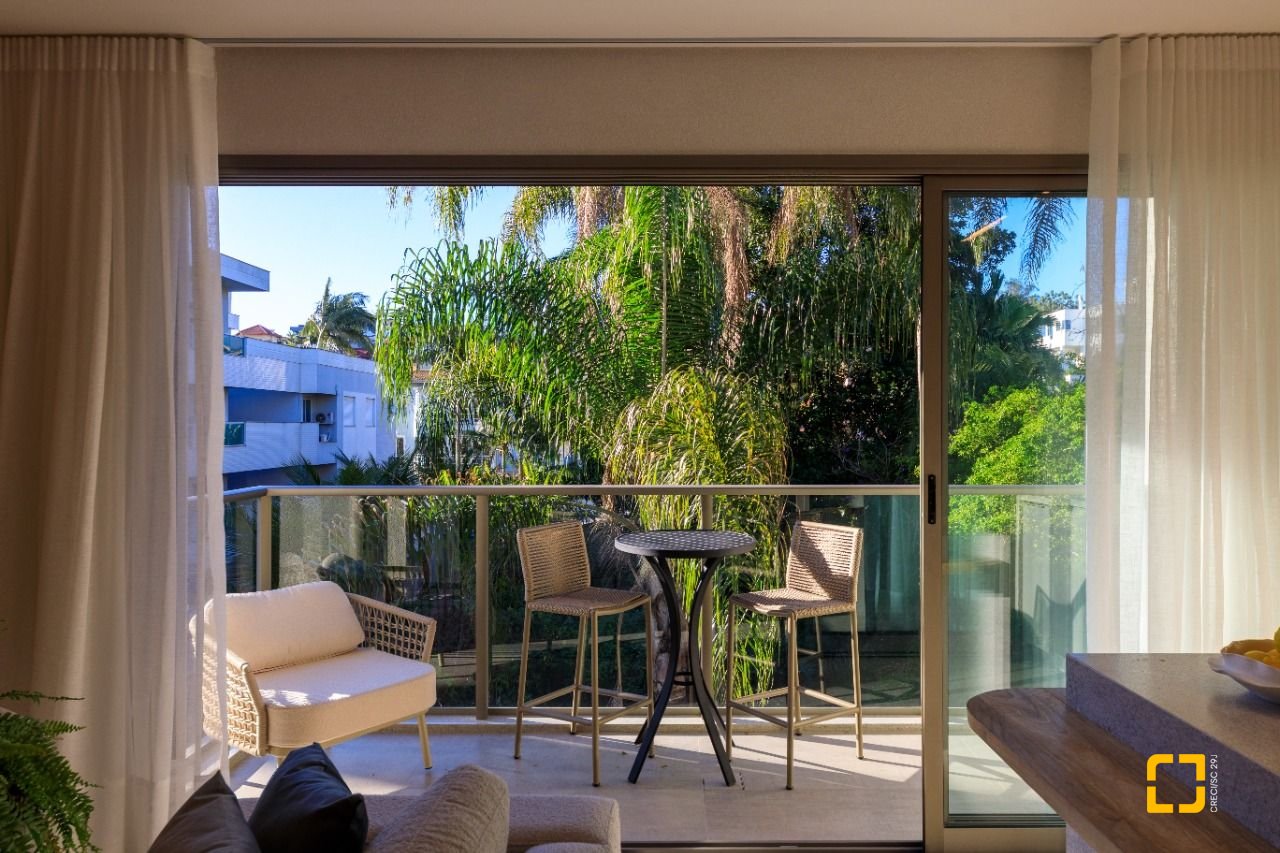 Apartamento com 106m², 4 quartos (sendo 2 suítes), 2 garagens, no bairro João Paulo em Florianópolis