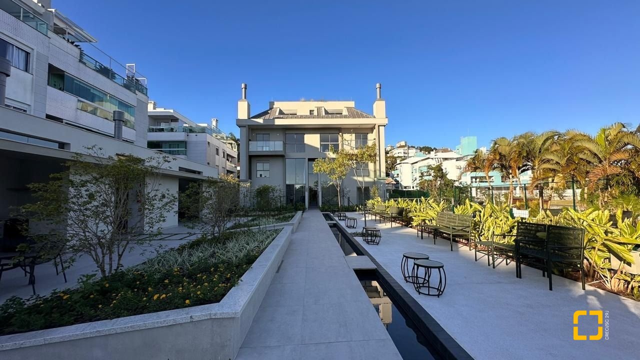 Apartamento com 106m², 4 quartos (sendo 2 suítes), 2 garagens, no bairro João Paulo em Florianópolis