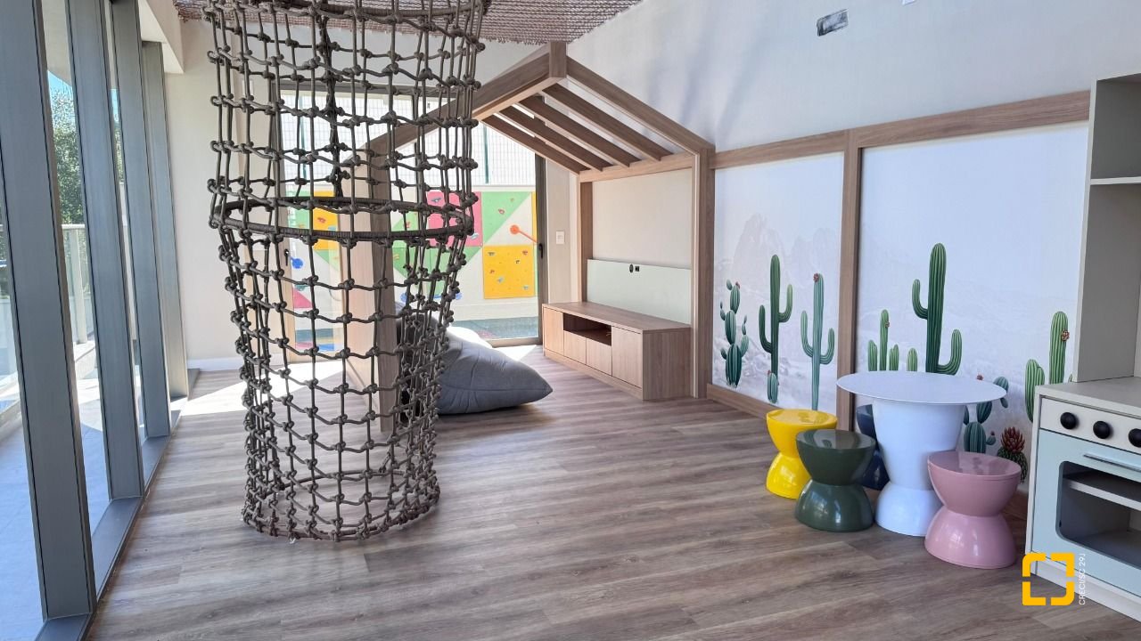 Apartamento com 106m², 4 quartos (sendo 2 suítes), 2 garagens, no bairro João Paulo em Florianópolis