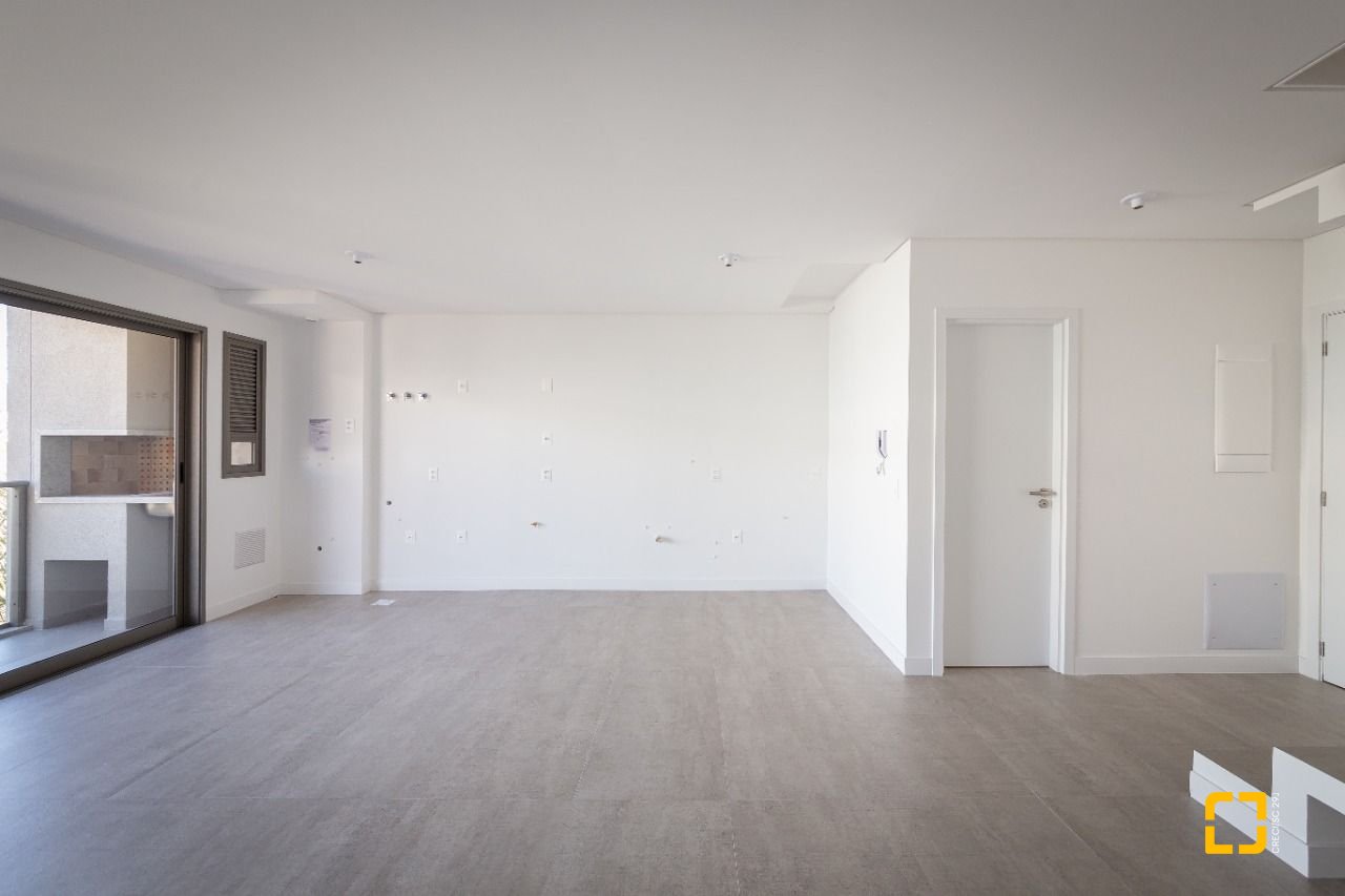 Apartamento com 99m², 4 quartos (sendo 2 suítes), 2 garagens, no bairro João Paulo em Florianópolis
