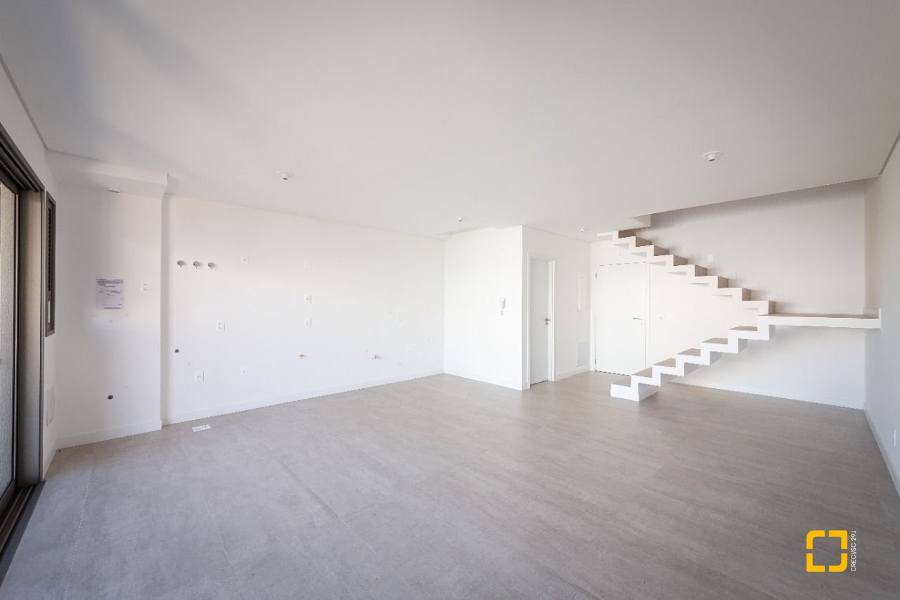 Apartamento com 99m², 4 quartos (sendo 2 suítes), 2 garagens, no bairro João Paulo em Florianópolis