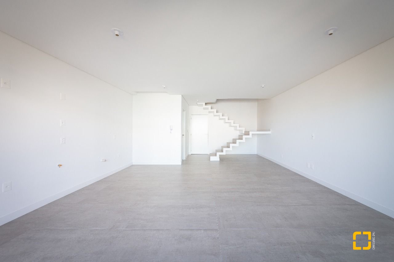 Apartamento com 99m², 4 quartos (sendo 2 suítes), 2 garagens, no bairro João Paulo em Florianópolis
