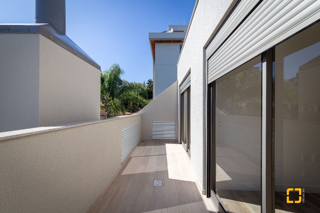 Apartamento com 99m², 4 quartos (sendo 2 suítes), 2 garagens, no bairro João Paulo em Florianópolis