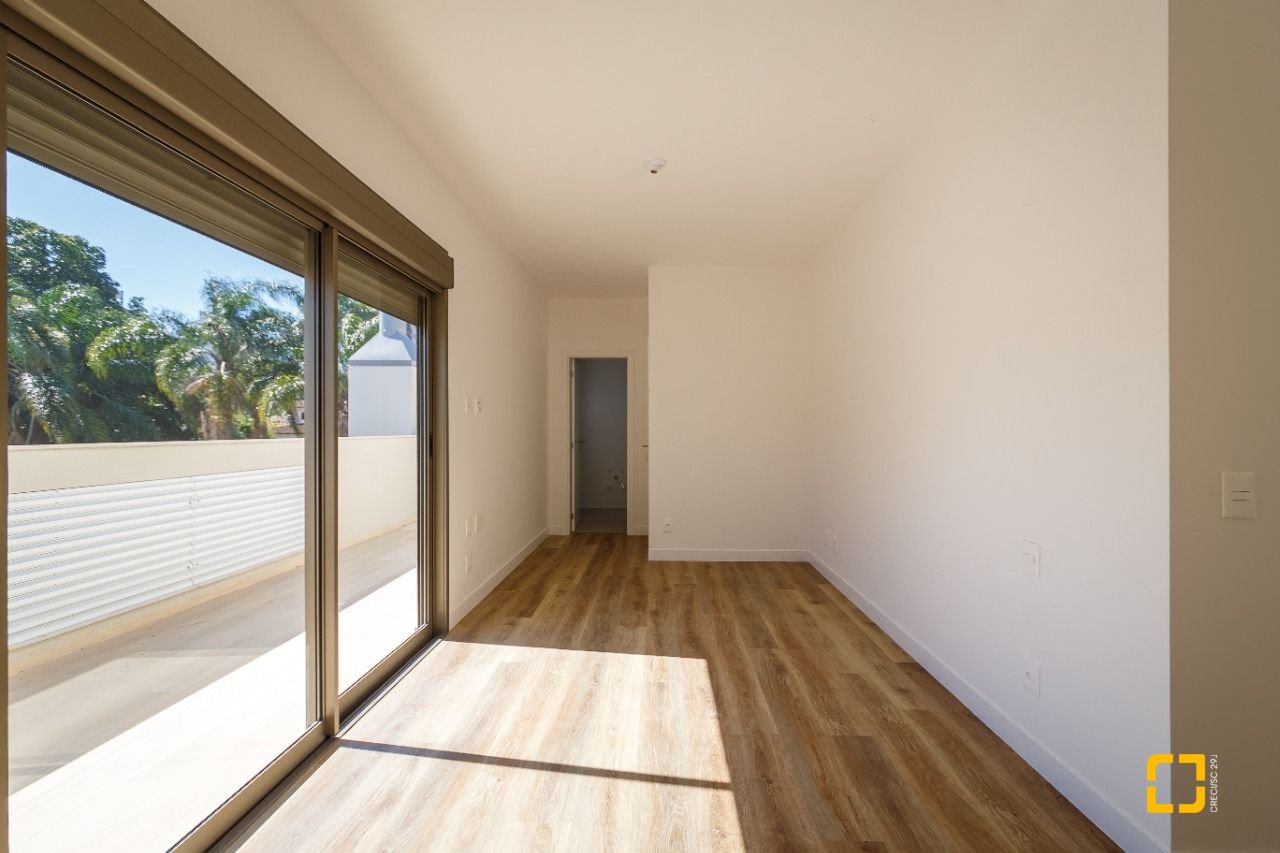 Apartamento com 99m², 4 quartos (sendo 2 suítes), 2 garagens, no bairro João Paulo em Florianópolis