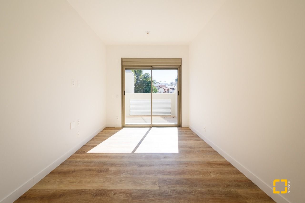 Apartamento com 99m², 4 quartos (sendo 2 suítes), 2 garagens, no bairro João Paulo em Florianópolis