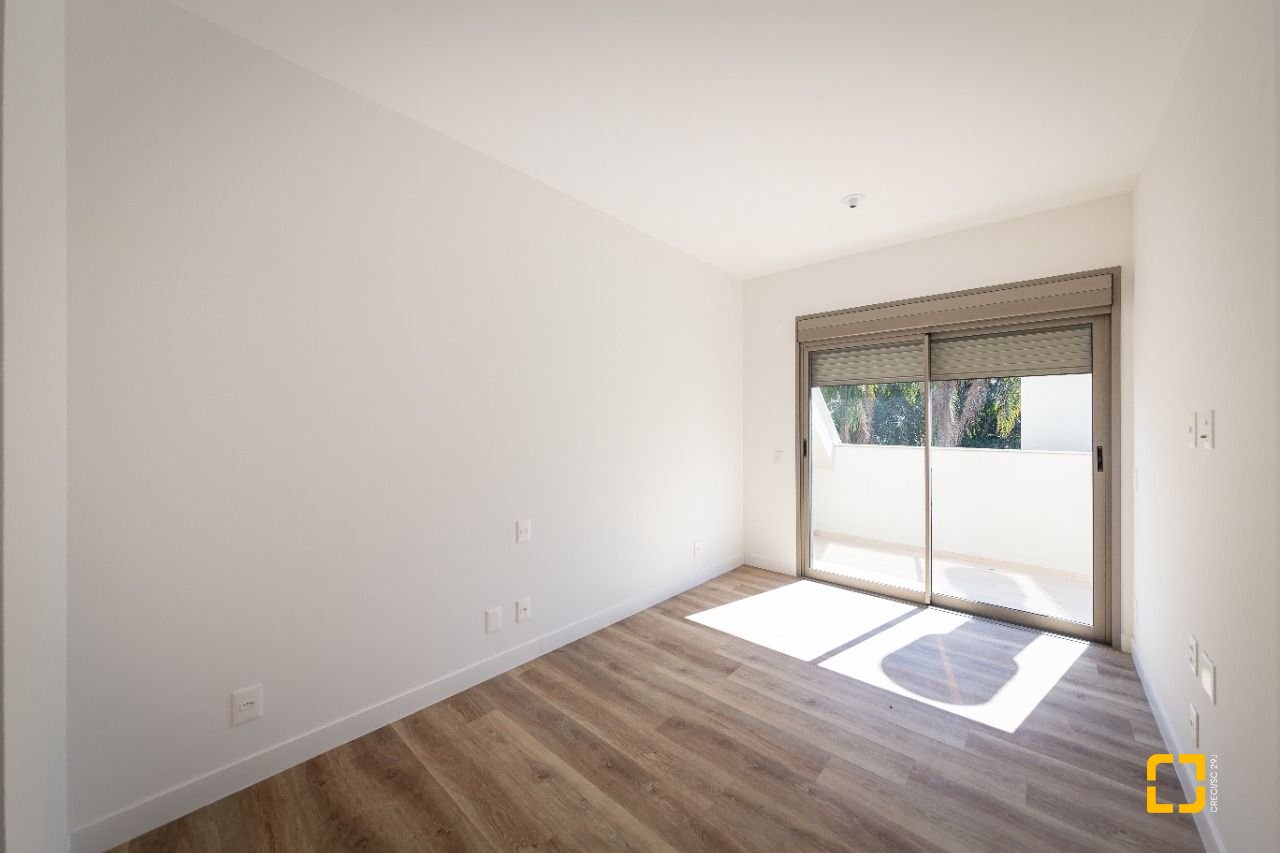 Apartamento com 99m², 4 quartos (sendo 2 suítes), 2 garagens, no bairro João Paulo em Florianópolis
