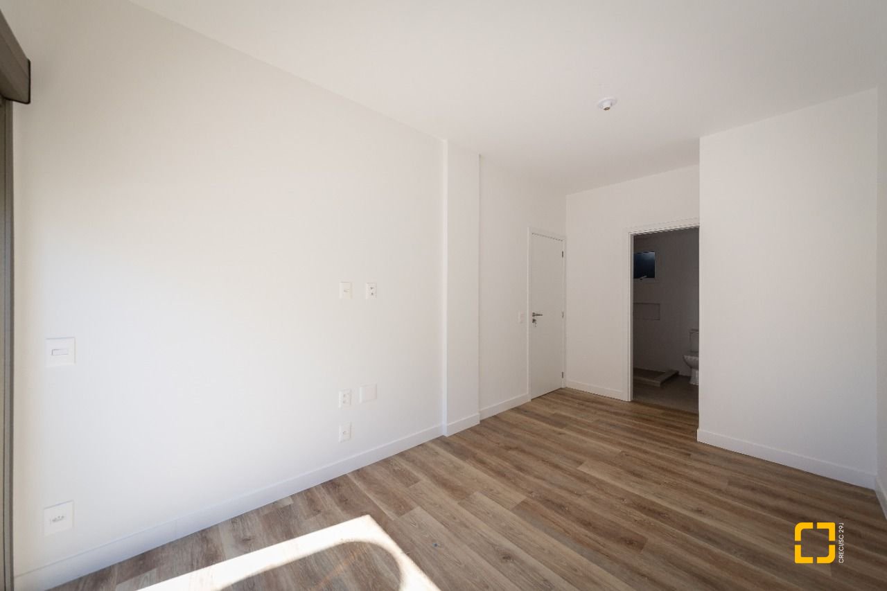 Apartamento com 99m², 4 quartos (sendo 2 suítes), 2 garagens, no bairro João Paulo em Florianópolis