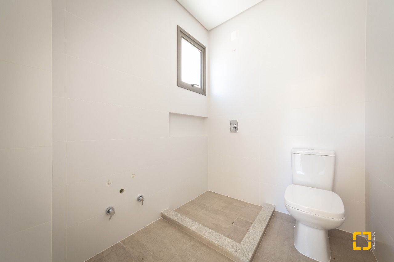 Apartamento com 99m², 4 quartos (sendo 2 suítes), 2 garagens, no bairro João Paulo em Florianópolis