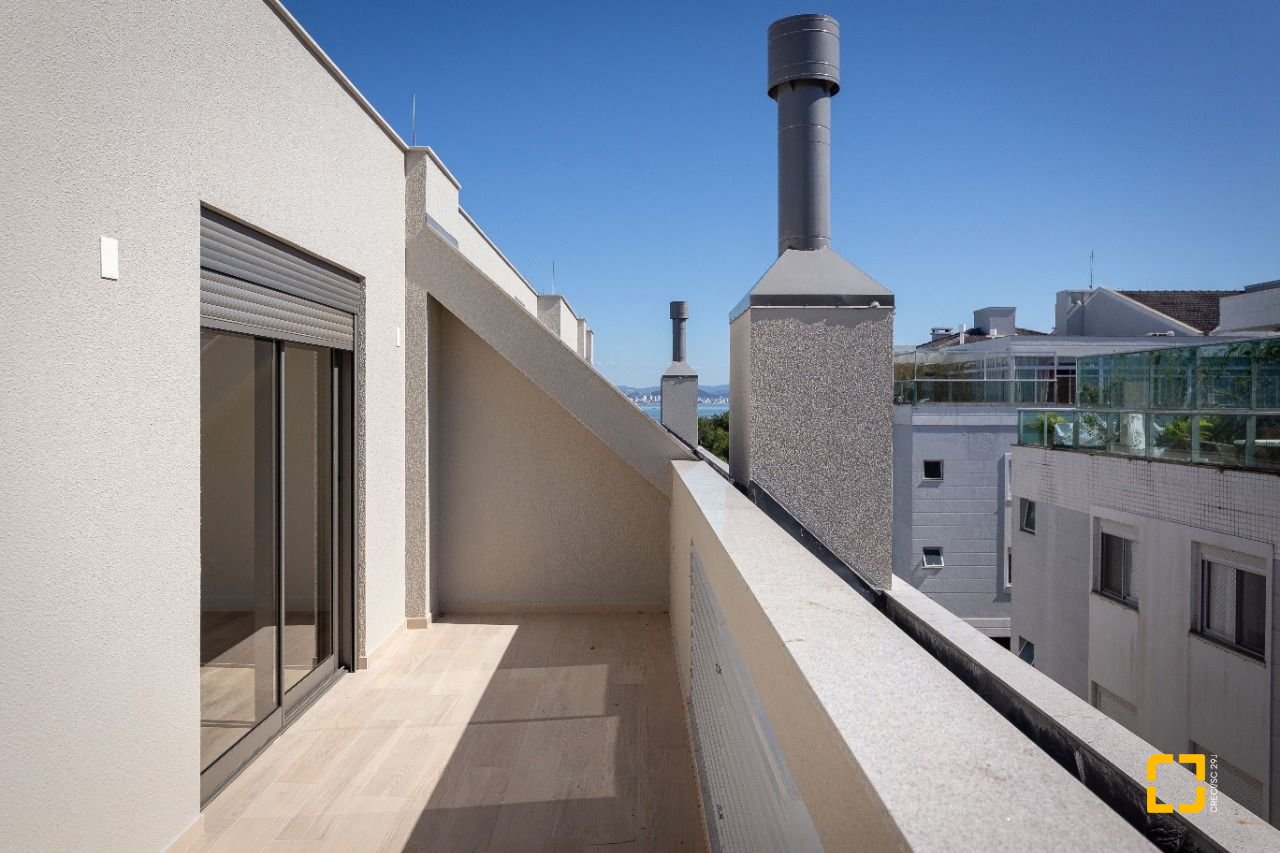 Apartamento com 99m², 4 quartos (sendo 2 suítes), 2 garagens, no bairro João Paulo em Florianópolis