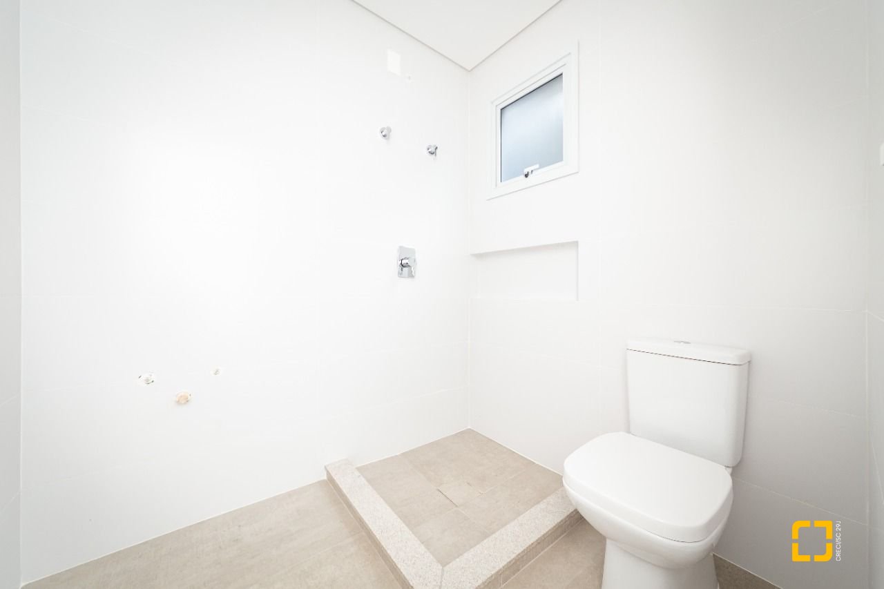 Apartamento com 99m², 4 quartos (sendo 2 suítes), 2 garagens, no bairro João Paulo em Florianópolis