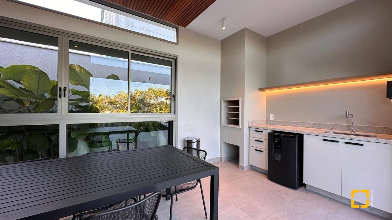 Apartamento com 99m², 4 quartos (sendo 2 suítes), 2 garagens, no bairro João Paulo em Florianópolis