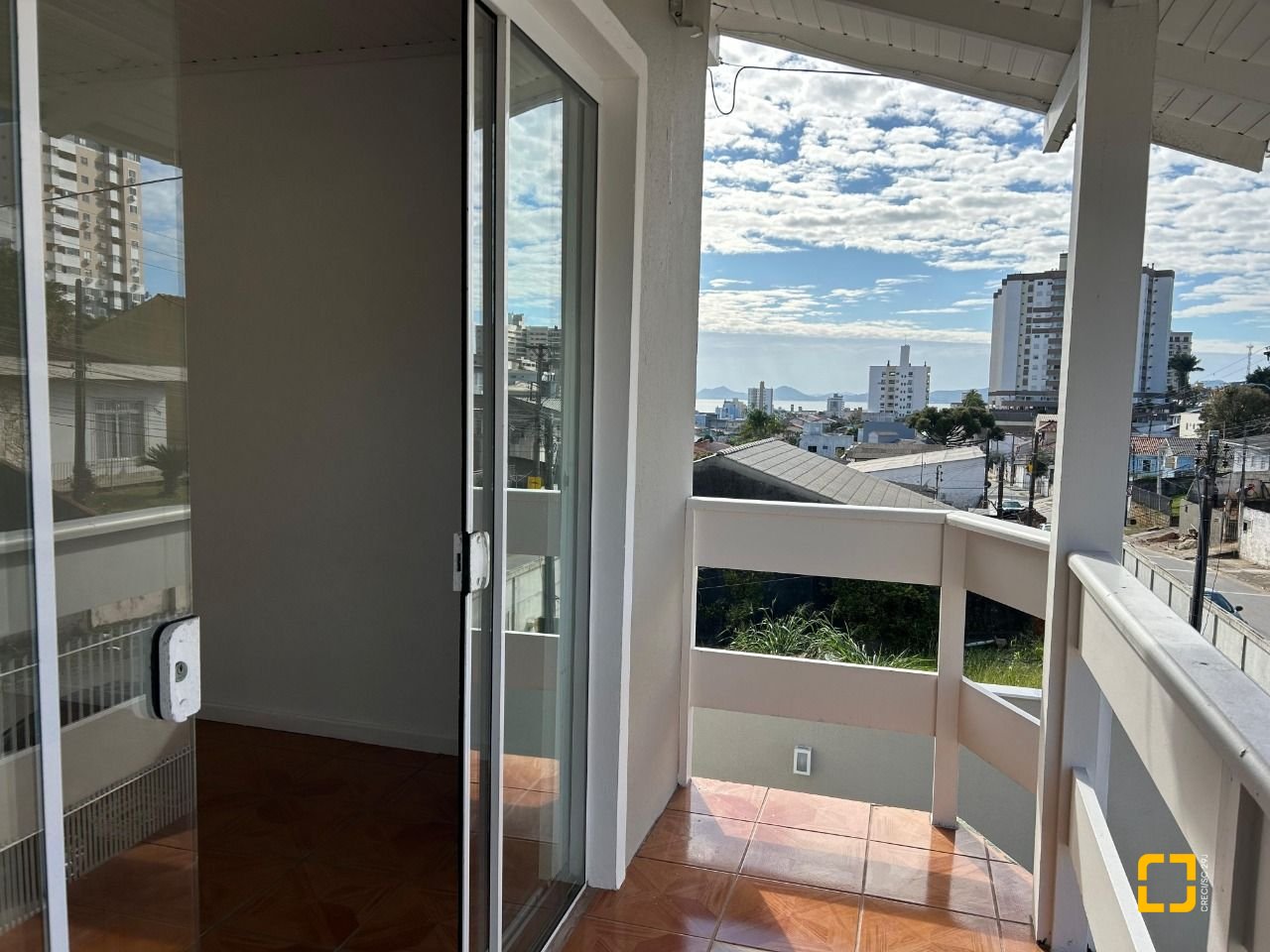 Casa com 276m², 4 quartos (sendo 1 suíte), 3 garagens, no bairro Jardim Cidade de Florianópolis em São José