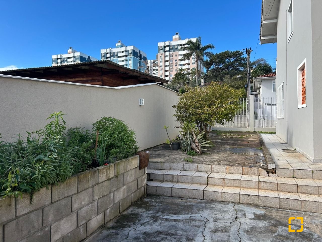 Casa com 276m², 4 quartos (sendo 1 suíte), 3 garagens, no bairro Jardim Cidade de Florianópolis em São José