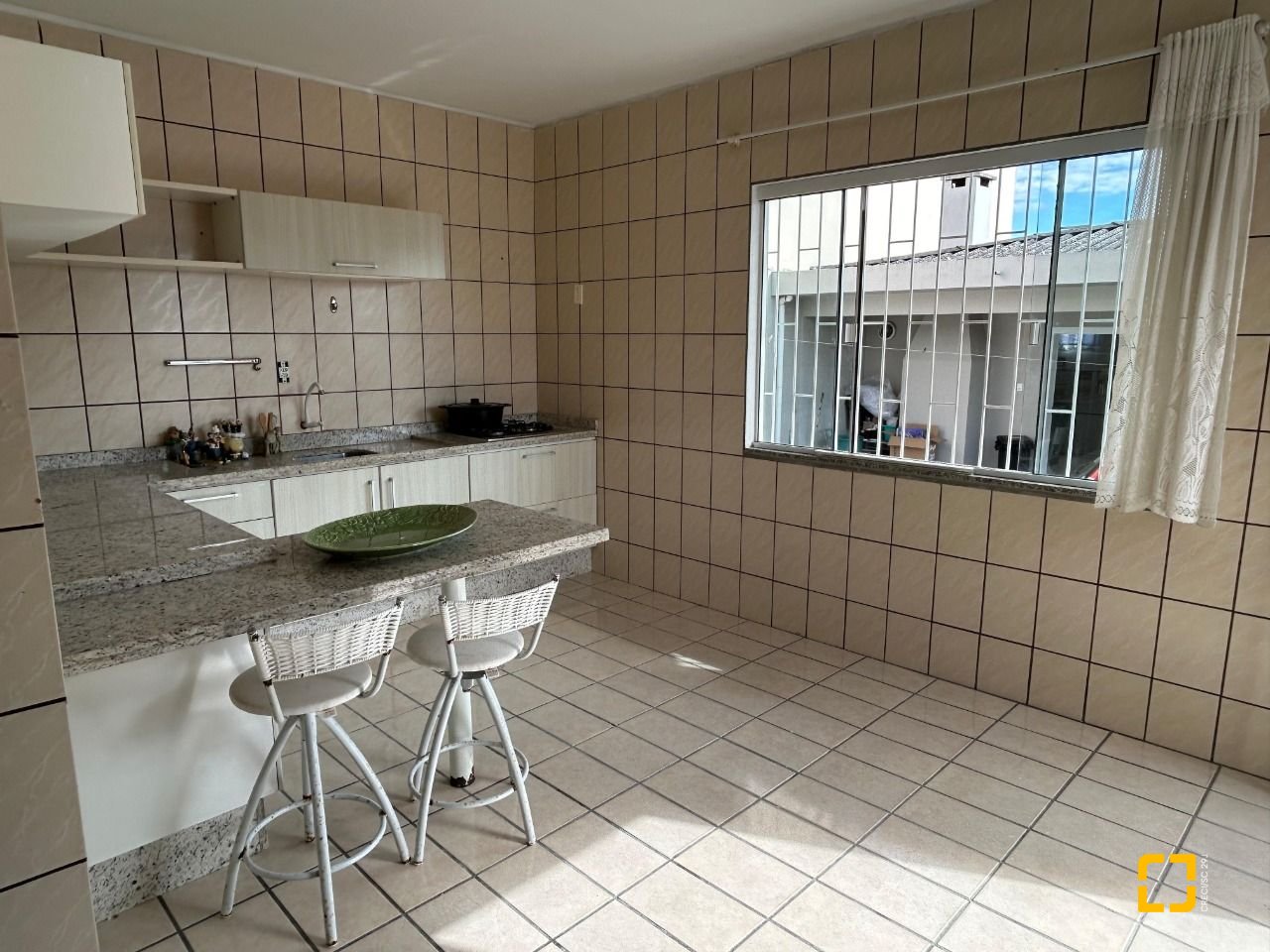 Casa com 276m², 4 quartos (sendo 1 suíte), 3 garagens, no bairro Jardim Cidade de Florianópolis em São José