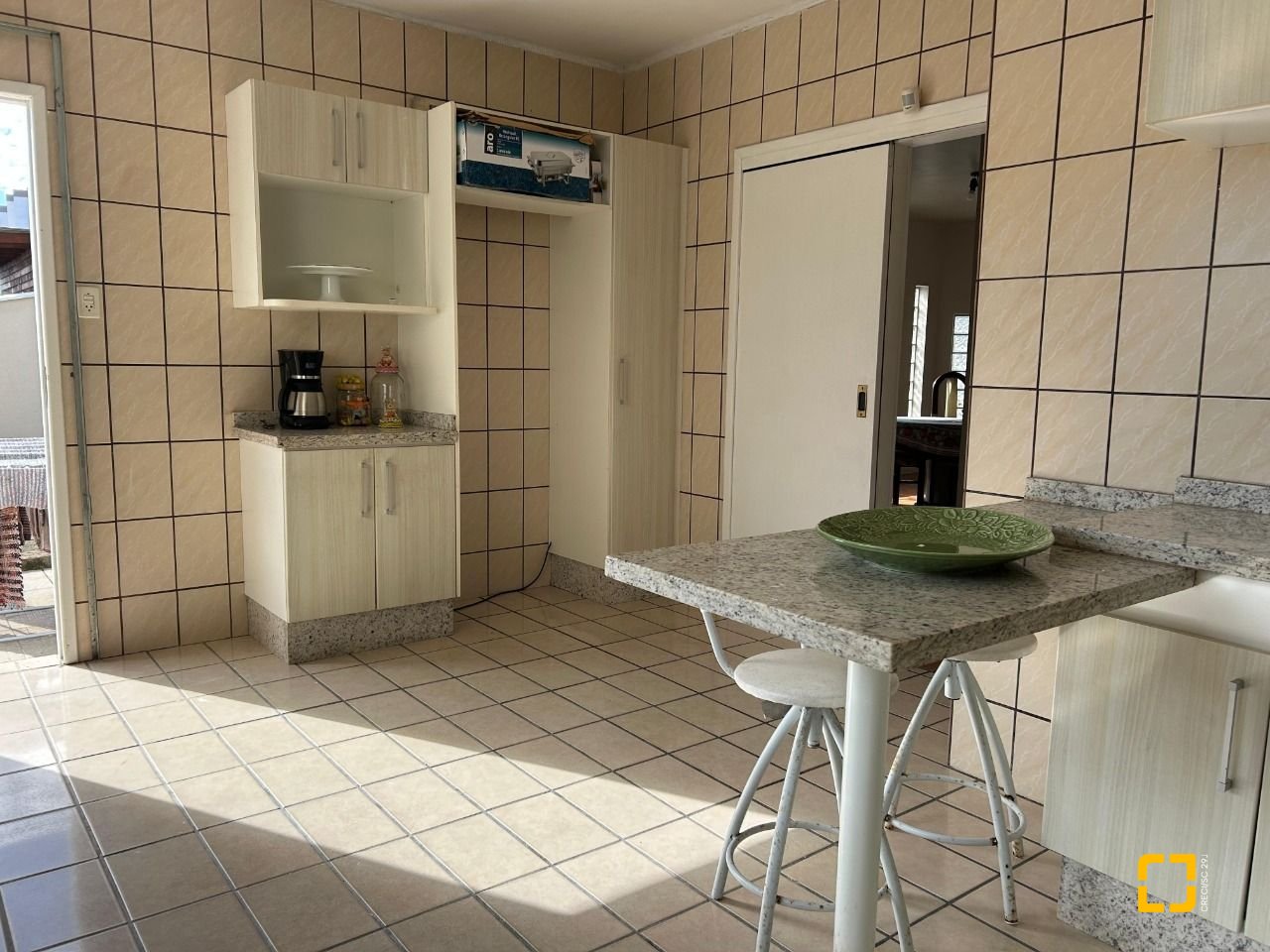 Casa com 276m², 4 quartos (sendo 1 suíte), 3 garagens, no bairro Jardim Cidade de Florianópolis em São José