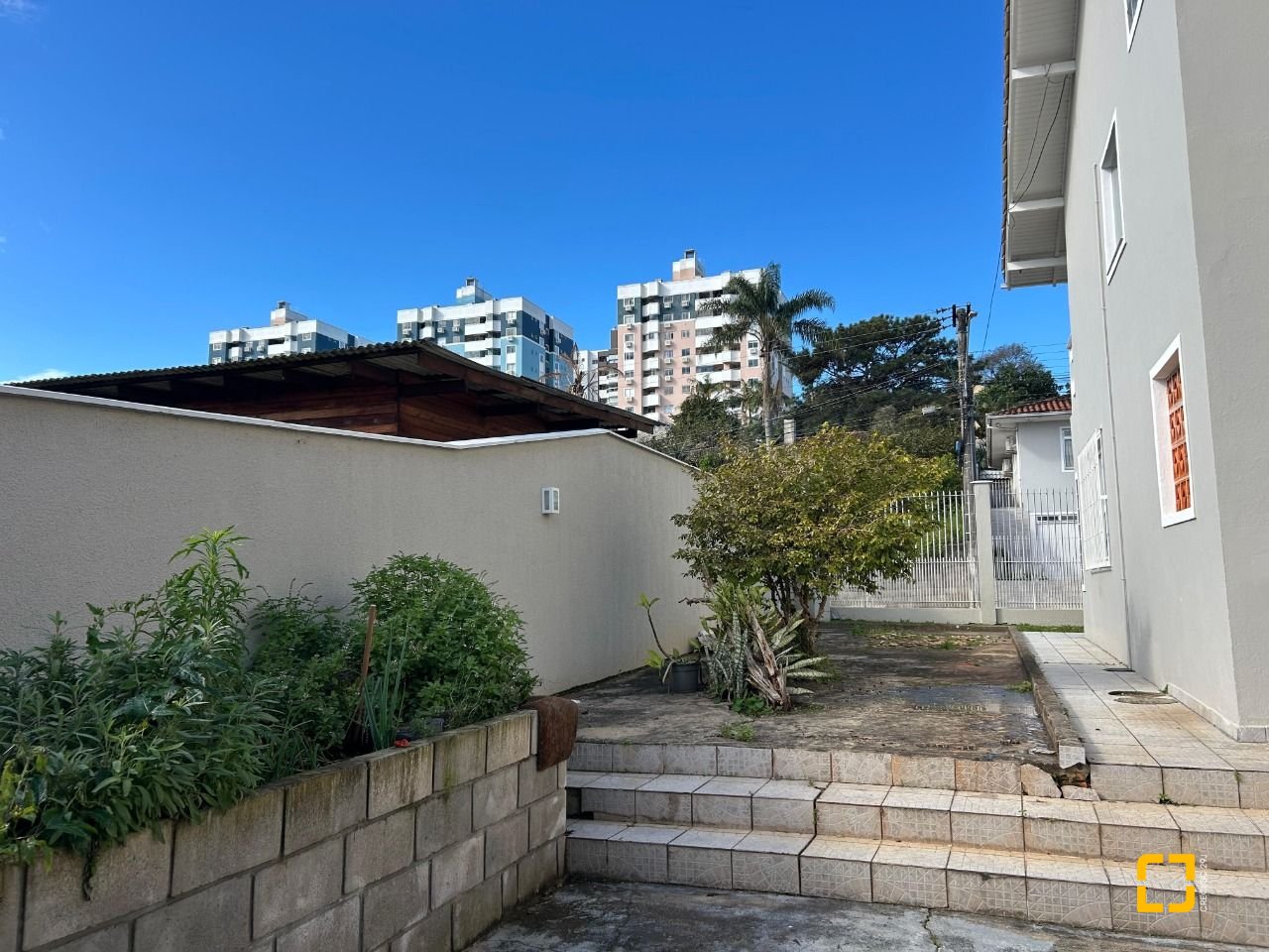 Casa com 276m², 4 quartos (sendo 1 suíte), 3 garagens, no bairro Jardim Cidade de Florianópolis em São José