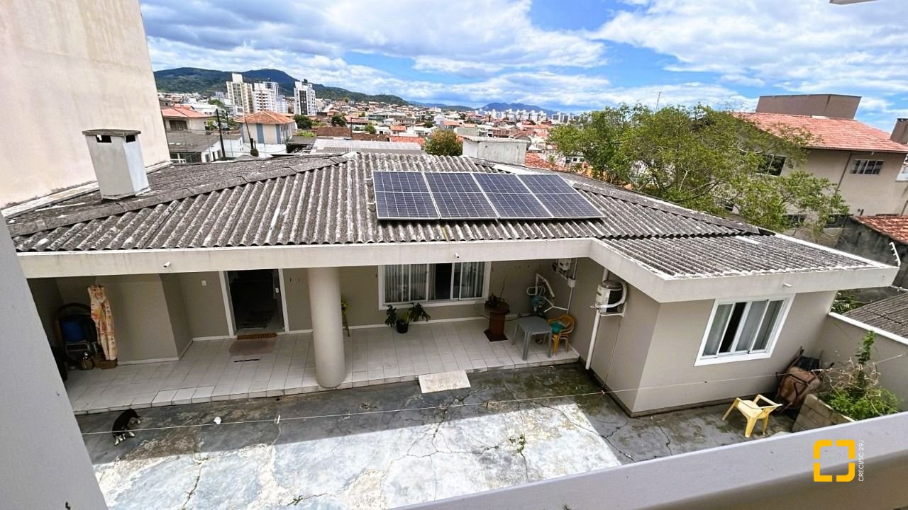 Casa com 276m², 4 quartos (sendo 1 suíte), 3 garagens, no bairro Jardim Cidade de Florianópolis em São José