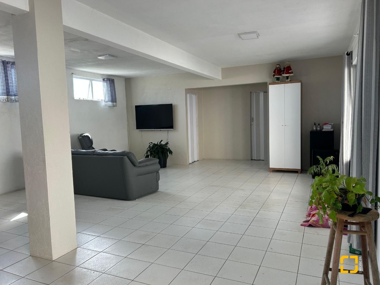 Casa com 276m², 4 quartos (sendo 1 suíte), 3 garagens, no bairro Jardim Cidade de Florianópolis em São José
