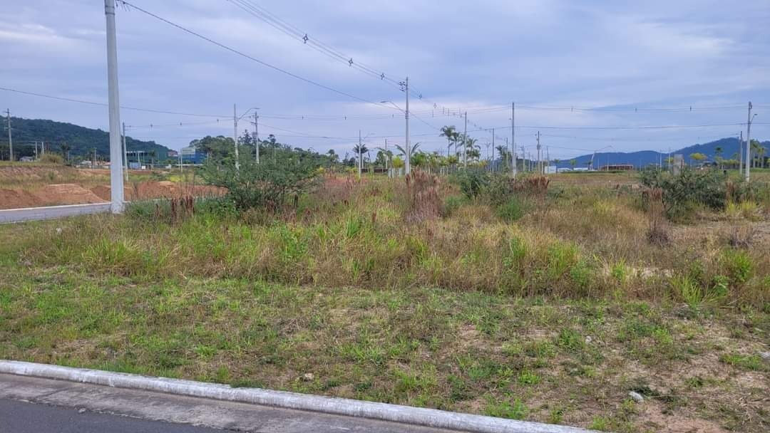 Terreno com 450m², no bairro Vargem Grande em Florianópolis