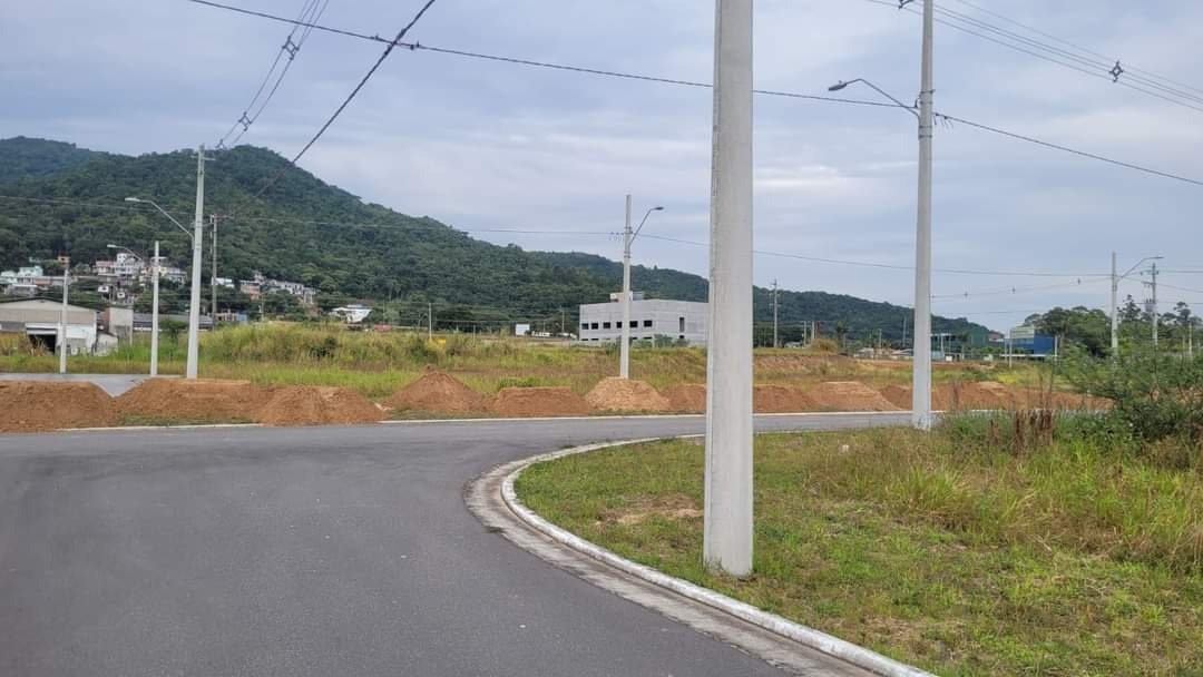 Terreno com 450m², no bairro Vargem Grande em Florianópolis