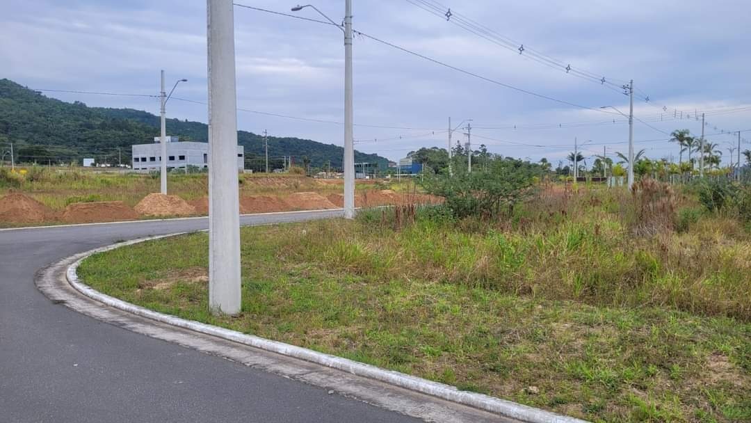 Terreno com 450m², no bairro Vargem Grande em Florianópolis