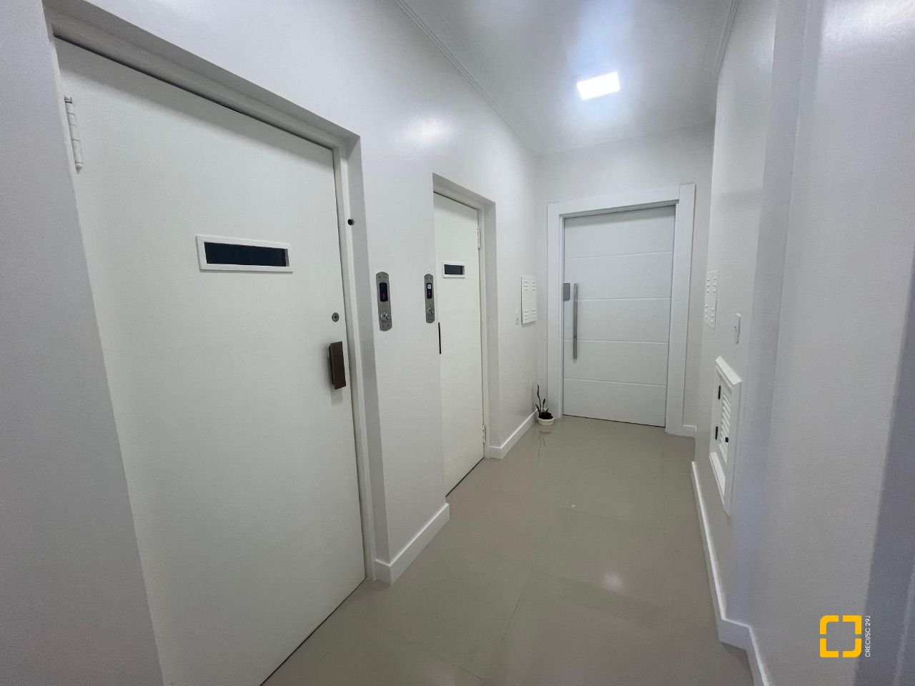 Apartamento com 150m², 4 quartos (sendo 1 suíte), 2 garagens, no bairro Centro em Florianópolis