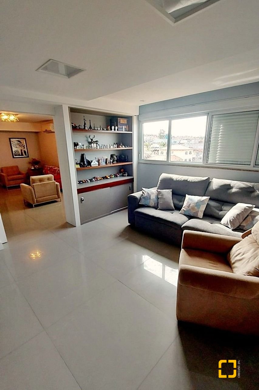 Apartamento com 166m², 5 quartos (sendo 1 suíte), 2 garagens, no bairro Capoeiras em Florianópolis