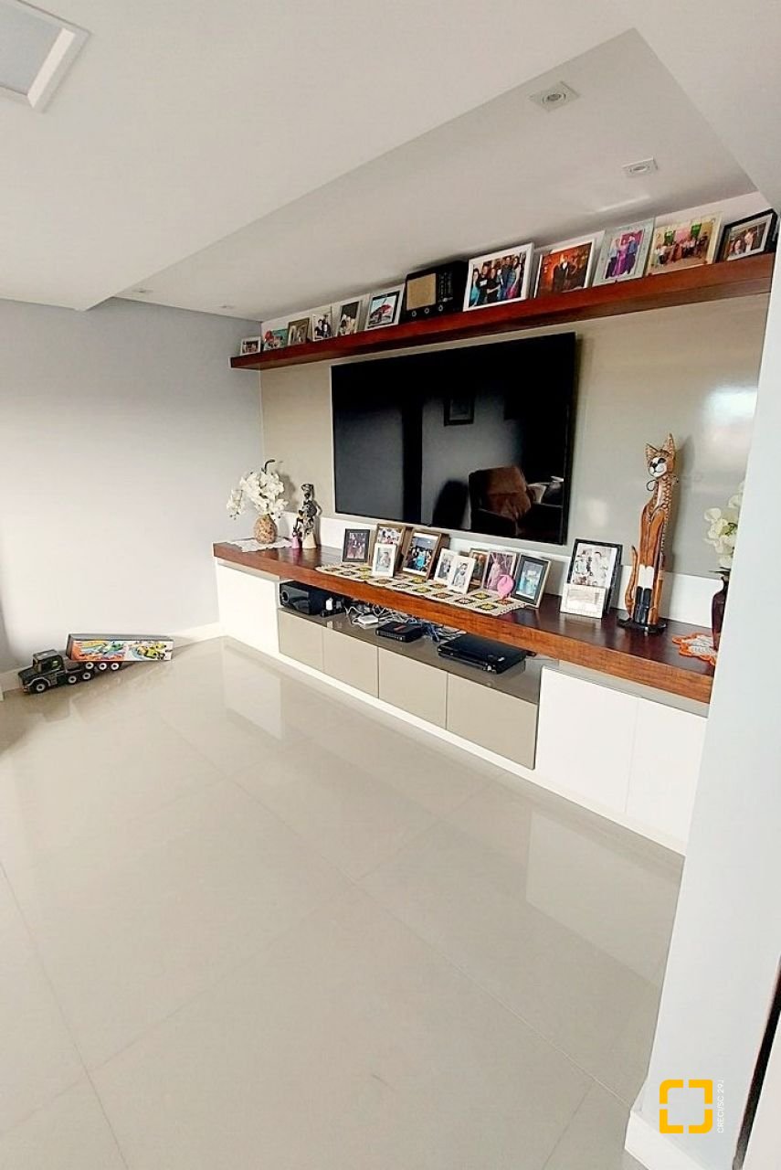 Apartamento com 166m², 5 quartos (sendo 1 suíte), 2 garagens, no bairro Capoeiras em Florianópolis
