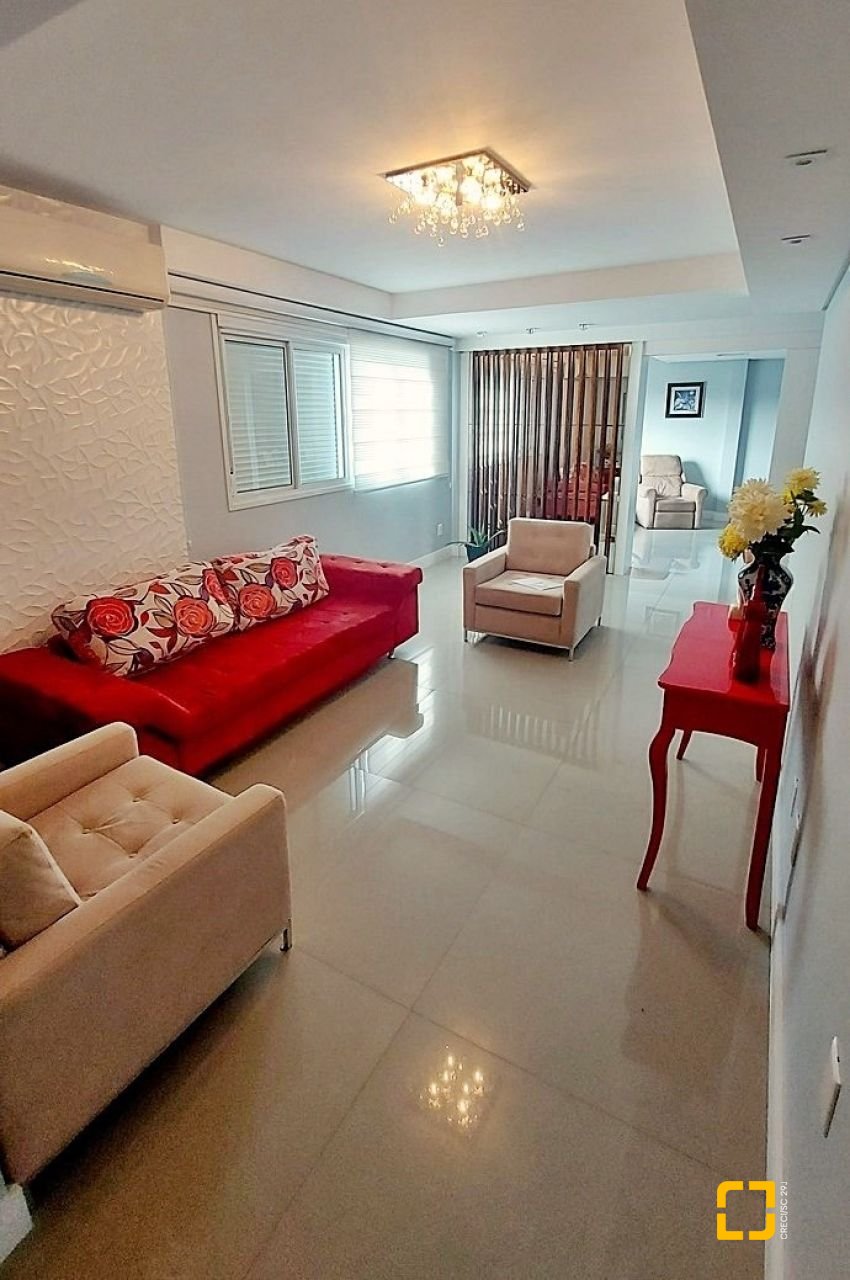 Apartamento com 166m², 5 quartos (sendo 1 suíte), 2 garagens, no bairro Capoeiras em Florianópolis