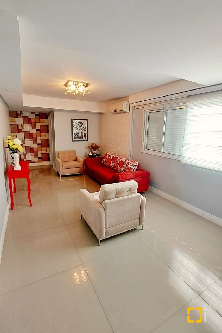 Apartamento com 166m², 5 quartos (sendo 1 suíte), 2 garagens, no bairro Capoeiras em Florianópolis