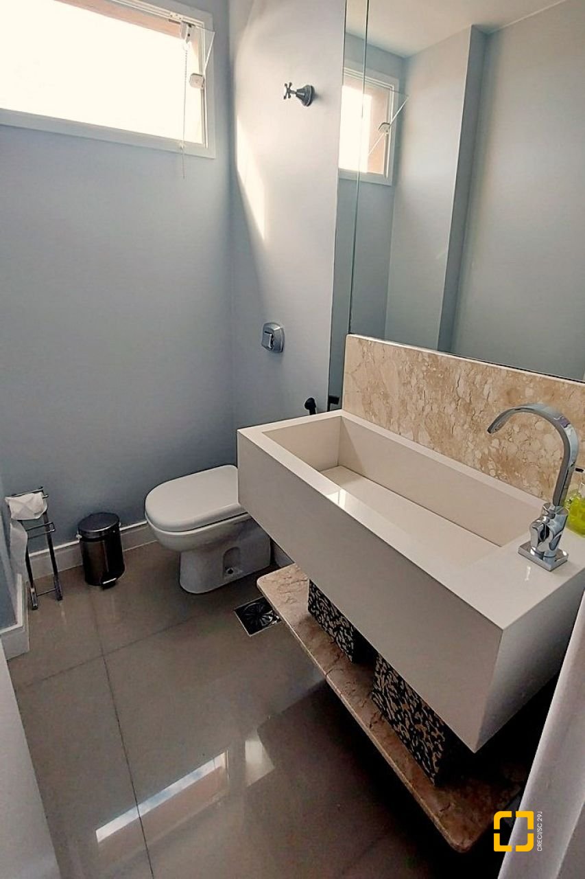 Apartamento com 166m², 5 quartos (sendo 1 suíte), 2 garagens, no bairro Capoeiras em Florianópolis