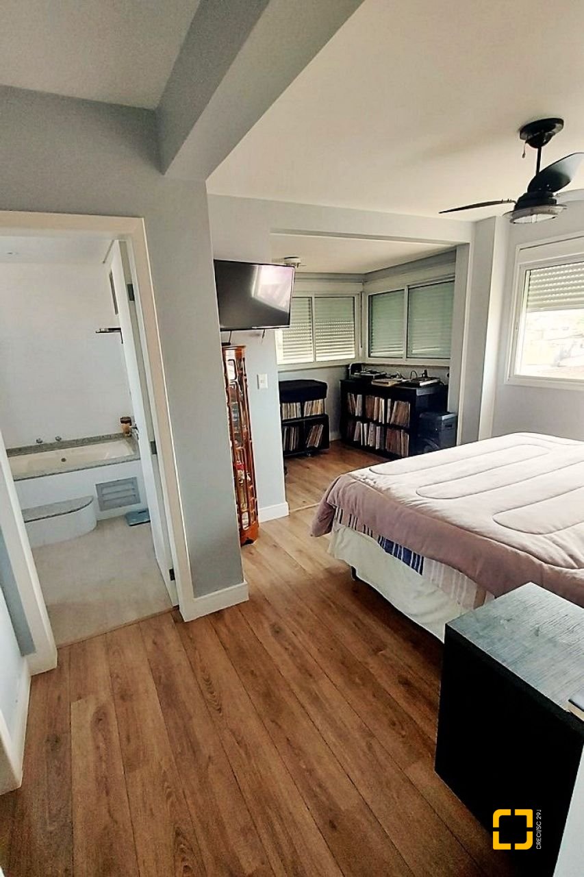 Apartamento com 166m², 5 quartos (sendo 1 suíte), 2 garagens, no bairro Capoeiras em Florianópolis