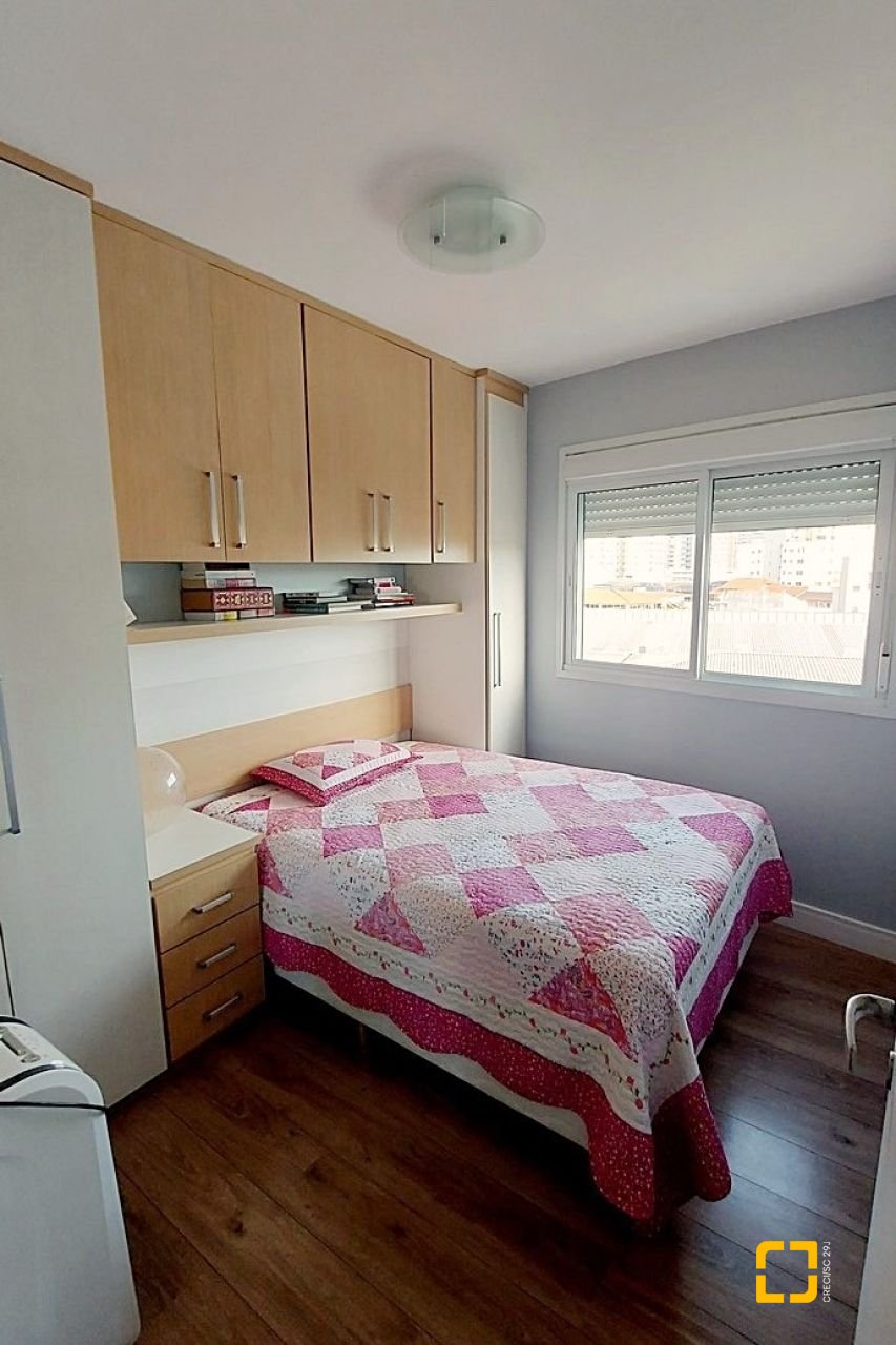 Apartamento com 166m², 5 quartos (sendo 1 suíte), 2 garagens, no bairro Capoeiras em Florianópolis