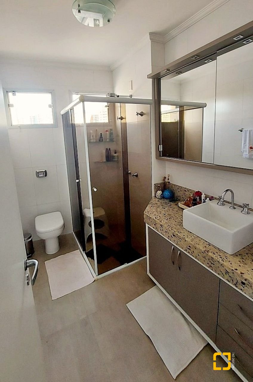 Apartamento com 166m², 5 quartos (sendo 1 suíte), 2 garagens, no bairro Capoeiras em Florianópolis