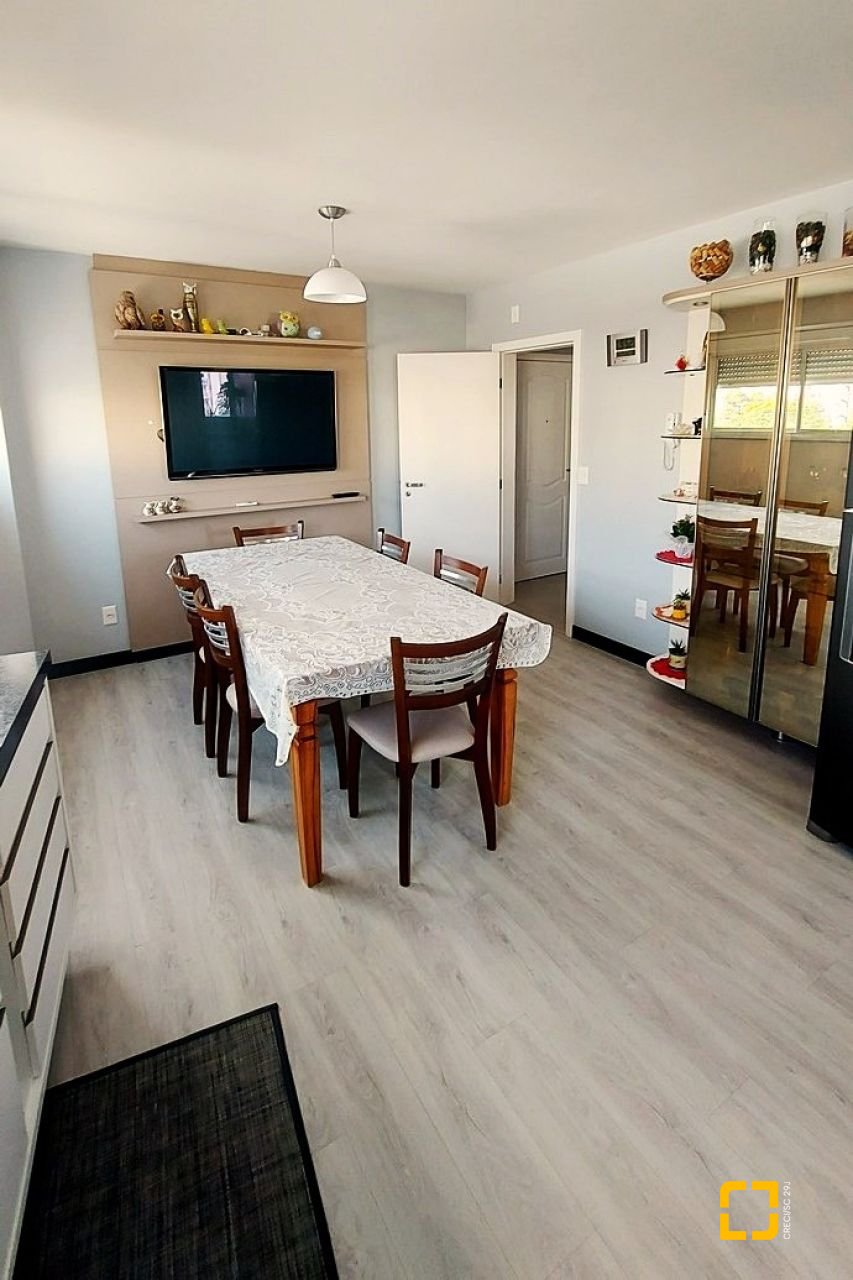 Apartamento com 166m², 5 quartos (sendo 1 suíte), 2 garagens, no bairro Capoeiras em Florianópolis