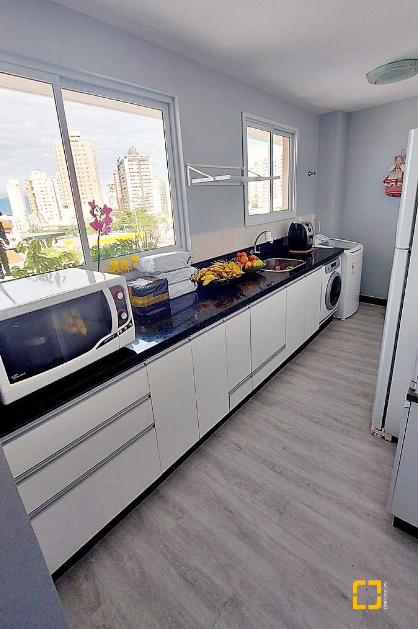 Apartamento com 166m², 5 quartos (sendo 1 suíte), 2 garagens, no bairro Capoeiras em Florianópolis