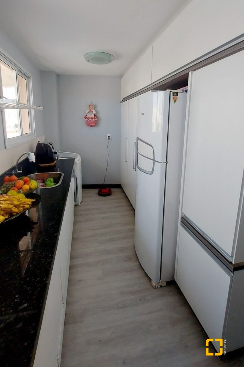 Apartamento com 166m², 5 quartos (sendo 1 suíte), 2 garagens, no bairro Capoeiras em Florianópolis