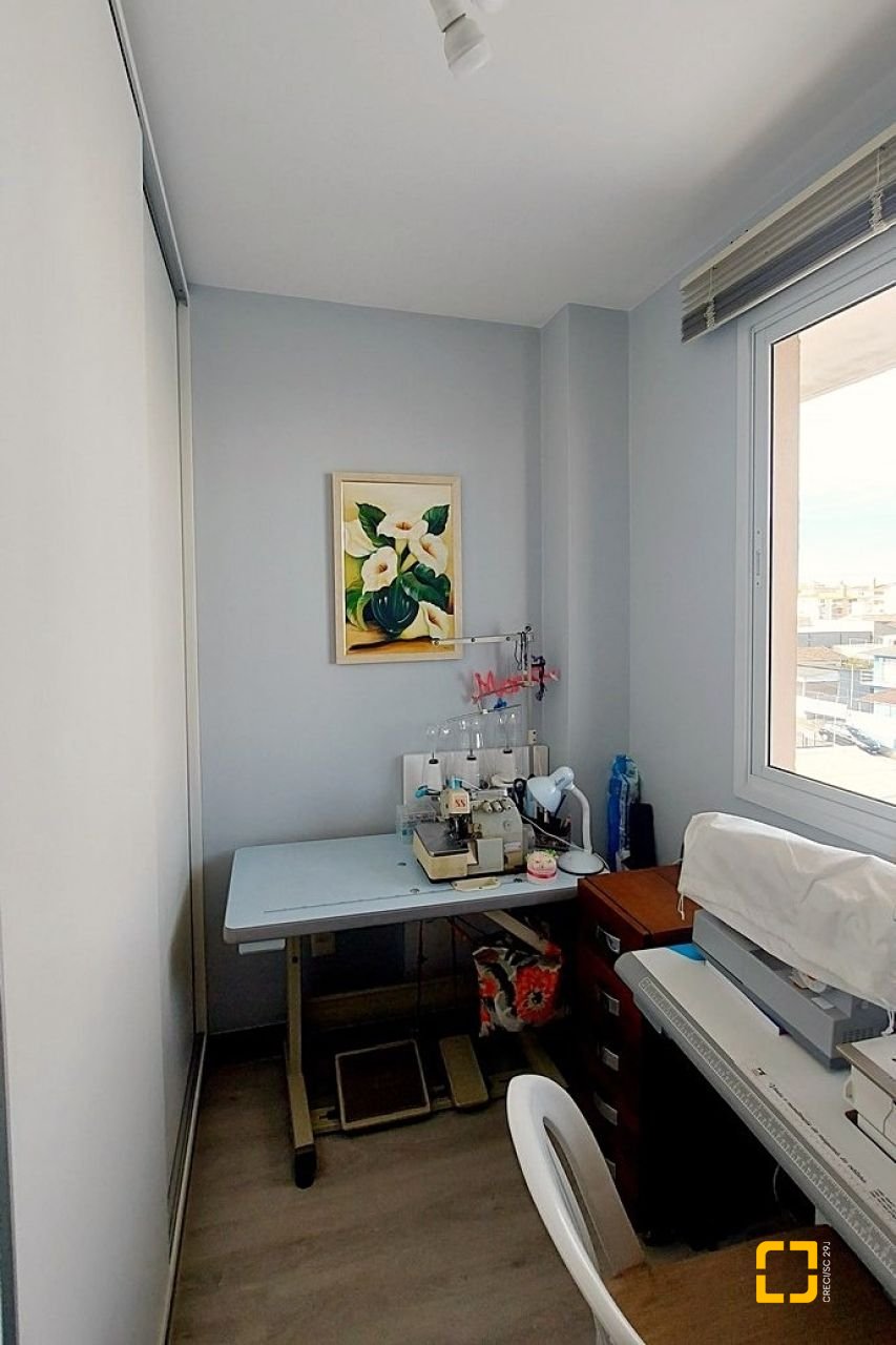 Apartamento com 166m², 5 quartos (sendo 1 suíte), 2 garagens, no bairro Capoeiras em Florianópolis