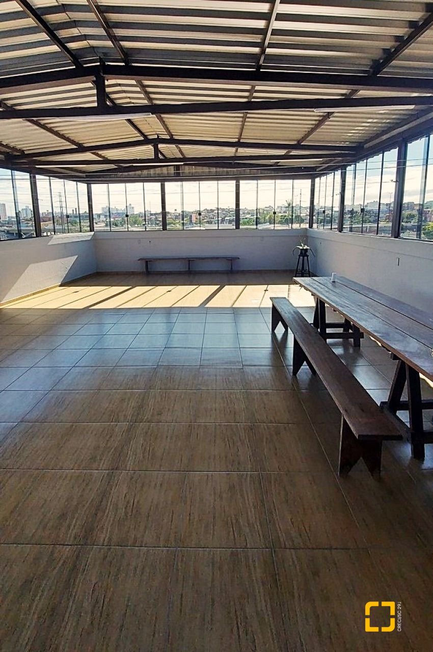 Apartamento com 166m², 5 quartos (sendo 1 suíte), 2 garagens, no bairro Capoeiras em Florianópolis