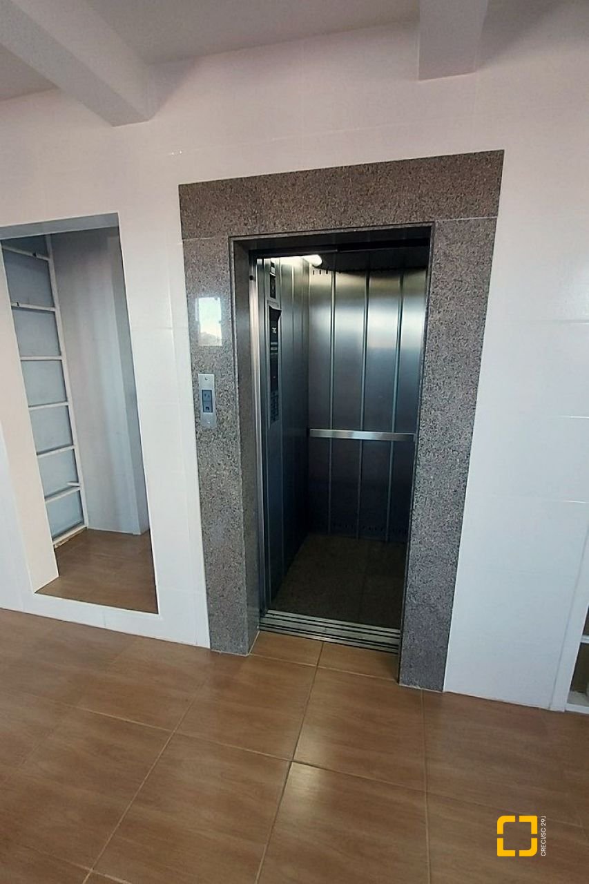 Apartamento com 166m², 5 quartos (sendo 1 suíte), 2 garagens, no bairro Capoeiras em Florianópolis